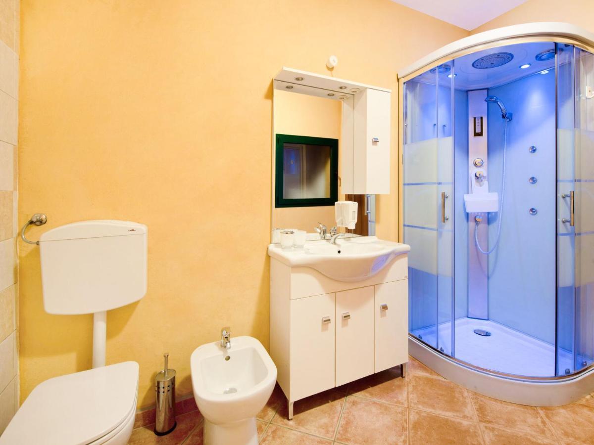 Beautiful Chalet With Swimming Pool In Lombardy Villa Marone Exterior foto